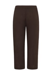 Pantalon court marron foncé ample avec taille élastique, jambes droites, sans poches ni ornements visibles.