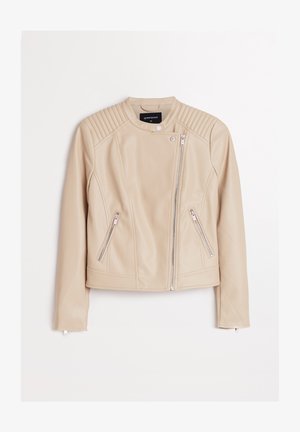 Beżowa skórzana kurtka motocyklowa z zapięciem na zamek, żeberkowymi detalami na ramionach oraz dwiema bocznymi kieszeniami na zamek. Gładka tekstura i dopasowany krój.