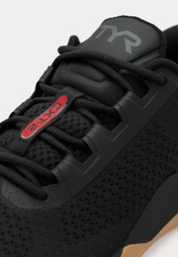 TYR CXT2 - Treeningjalatsid - black