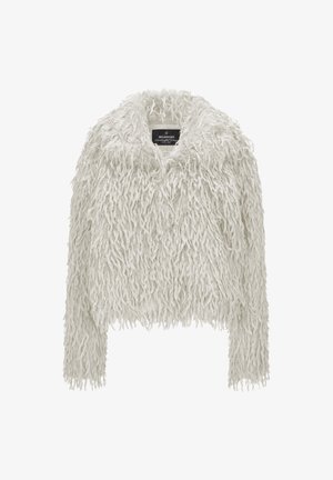 Faux-Fur-Jacke in hellem Creme. Merkmale einer zotteligen Textur, offener Front und langen Ärmeln. Etikett am Ausschnitt sichtbar.