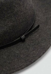 Mango Cappello - grey