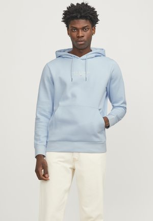 Lichtblauwe katoen hoodie met een kangoeroezak, trekkoord en geborduurd logo op de borst. Geribbelde manchetten en onderrand.
