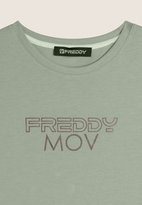 Freddy REGULAR  - T-shirt con stampa - desert sage