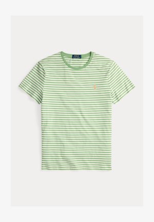 Grøn stribet kortærmet t-shirt med vekslende lyse og mørke grønne striber. Har en rund krave og et lille logo på brystet.