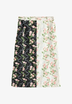 Midikleid mit Floral-Muster, das ein geteiltes Design aufweist – eine schwarze Seite und eine weiße Seite, die beide mit dekorativen Blumen und Blättern geschmückt sind.