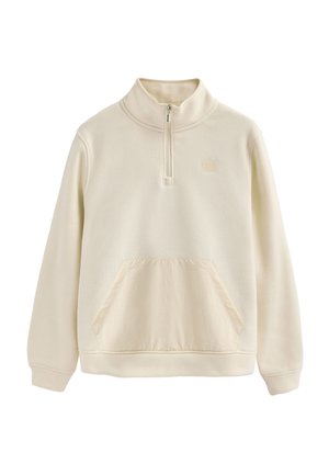 Pullover sweatshirt i cream med en halv-zip krave, front kangaroo lomme, blød fleece tekstur og et kvadratisk logo-patch på brystet.