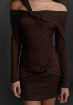 LONG SLEEVE KNOTTED - Denné šaty - dark brown