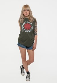 Paradiso Clothing RED HOT CHILI PEPPERS STENCIL MUSCLE - Top - green