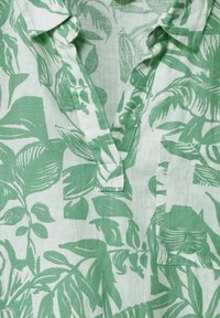 Koszula lniana z krótkim rękawem w jasnym miętowym kolorze z białym kwiatowym wzorem. Posiada kołnierz w stylu notch i luźny fason. Teksturowany materiał.