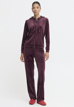 b.young BYMITZA SET 3 - Treniņtērps - winetasting