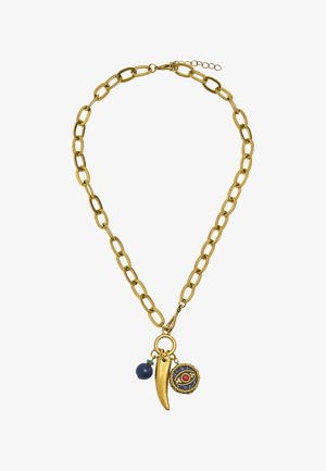 Złoty naszyjnik z ogniwami, ozdobiony charmem w kształcie rogu, niebieską koraliką oraz dekoracyjnym okrągłym wisiorkiem z misternymi detalami.