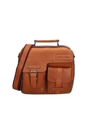 Borsa a tracolla in pelle marrone con chiusura a zip, manico superiore, tracolla regolabile e tasca frontale con patta e dettaglio fibbia.
