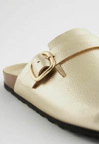 Next FOREVER COMFORT REGULAR FIT - Pantofle - gold