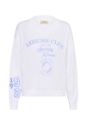 Suéter blanco de punto con cuello en V, con texto en azul claro: "LEISURE CLUB" y "1992." Puños y dobladillo acanalados, ajuste relajado, textura suave.