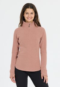 Helles Pink, langärmliger Halbzip-Pullover aus weichem Stoff. Mit hohem Kragen und seitlichen Schlitzen für eine lockere Passform. Glatte Textur.
