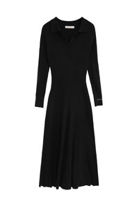 Schwarzes Rippkleid mit V-Ausschnitt und kragenförmigem Design. Lange Ärmel, taillierter Oberkörper, ausgestellter Rock und dezentes Markenakzent am Bund.