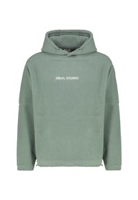 Grüne Fleece-Hoodie mit strukturierter Oberfläche, ausgestattet mit einer Kordelzugkapuze und dem weißen Logo "SBLVL STUDIO" auf der Brust.
