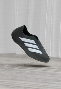 Δεν επιλέχθηκε, core black/footwear white/grey four