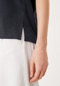 s.Oliver À ÉPAULETTES - T-shirt basic - summer black