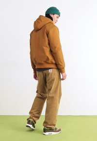 Dickies NEW SARPY JACKET - Lengva striukė - brown duck