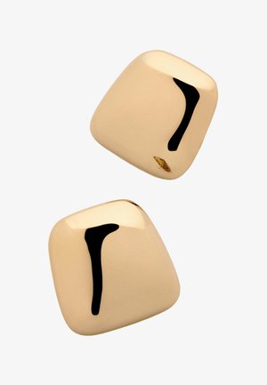 Pines de metal tono dorado con una forma cuadrada redondeada y un acabado brillante. Cada uno presenta un detalle de curva negra en contraste.