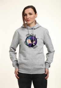 Hoodie grigio con un design grafico che presenta due profili inseriti in un telaio circolare, circondati da motivi di ragnatela e rami.