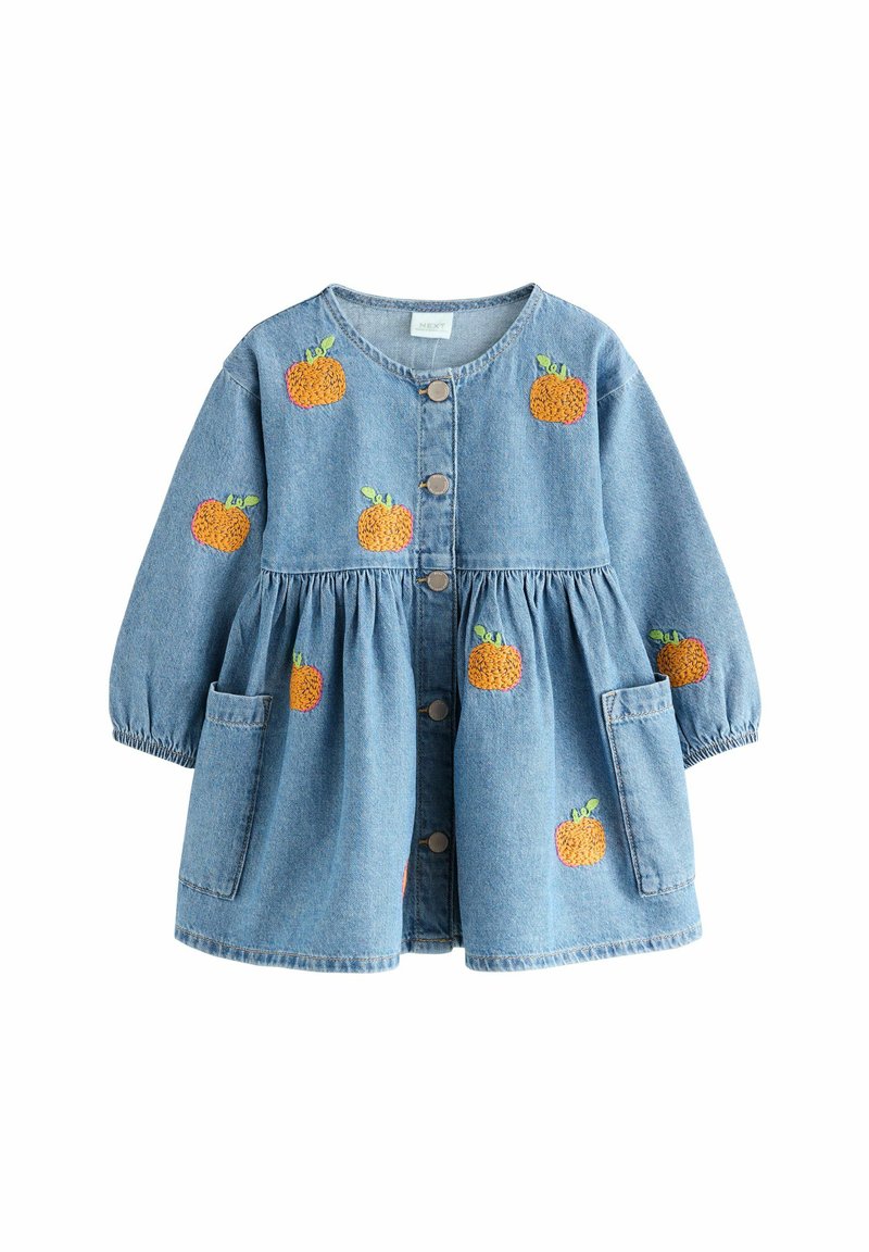 Denim jurk met lange puffmouwen, ronde halslijn, knopen aan de voorkant en zakken. Voorzien van borduursels van sinaasappels over de gehele jurk.