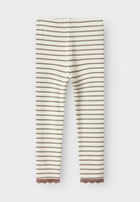 Krém és barna vízszintes csíkos gyerek leggings, csipke díszítéssel a bokáknál, fehér háttérre lefektetve.
