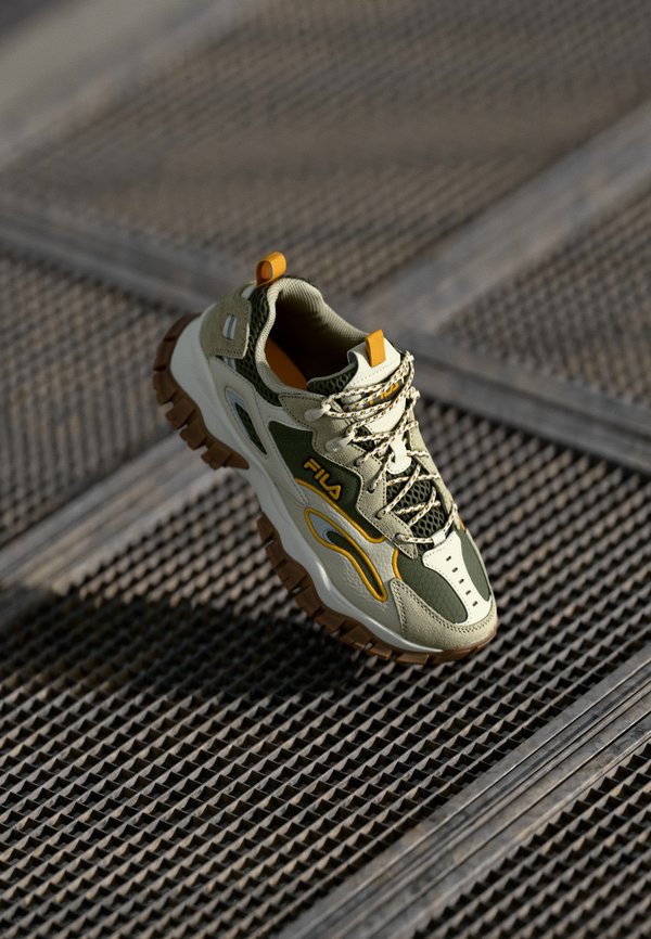 RAY TRACER TR2 - Trainers - olive night - Main Image