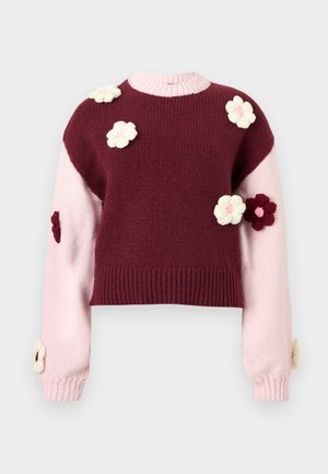 Pulover tricotat cu secțiuni în nuanțe de vișiniu și roz, cu aplicații florale în crem, roz și burgund. De asemenea, are guler și manșete strâmte.