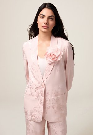 JACQUARD CON SPILLA - Short coat - rosa