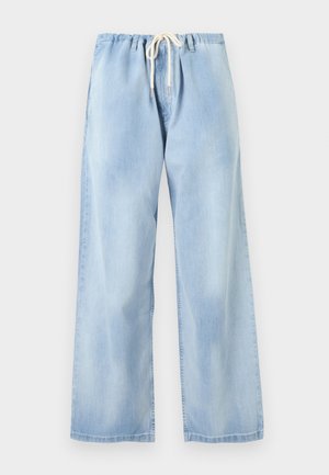 Lyseblå vidde jeansbukser med elastisk talje og hvid snøre, vist på ensfarvet baggrund.