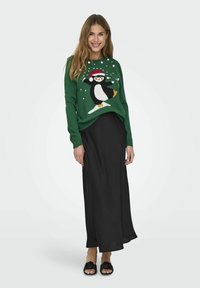 ONLY ONLXMAS - Strickpullover - green jacket