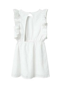Robe blanche avec des épaules froncées, taille élastique et design à dos nu. Présente des détails en œillets sur l'ensemble du tissu.