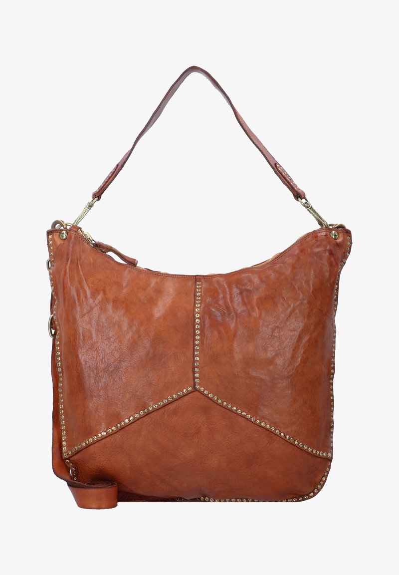 Sac en cuir brun à bandoulière avec un design décontracté, comportant des accents cloutés le long des coutures et une seule bandoulière.