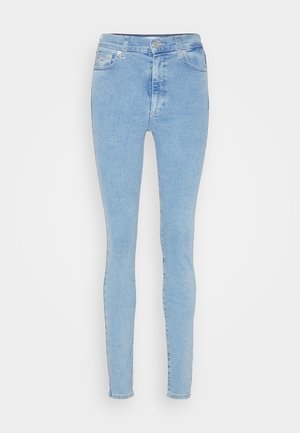 Tommy Jeans SYLVIA SUPERSKINNY - Testhezálló fazon - denim light