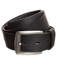 Fekete bőr öv ezüst színű fémcsattal. A csat textúrázott mintázattal rendelkezik, és "BIG STAR" felirattal van gravírozva. Simára alakított bőr felület.