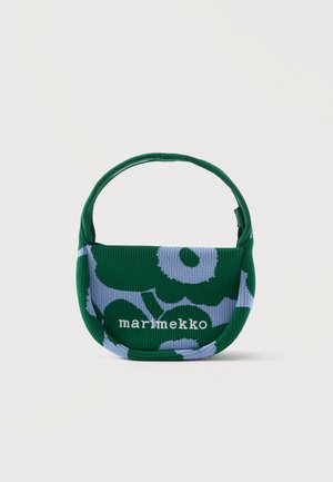 Μικρή υφασμάτινη τσάντα με πράσινο και ανοιχτό μωβ λουλουδάτο σχέδιο, με μία λαβή και το κείμενο "marimekko" στο μπροστινό μέρος.