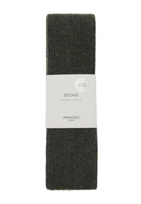 Calzini di lunghezza media a costine di colore verde scuro. Il materiale è morbido, con una texture liscia. L'etichetta indica taglia unica. Dal marchio Mango Home.