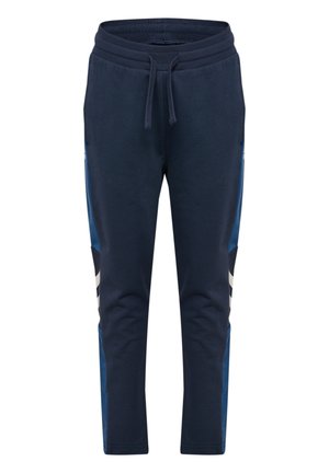 Marineblauwe joggingbroek met een elastische tailleband, trekkoord, zijzakken en contrasterende blauwe panelen met witte strepen langs de benen.
