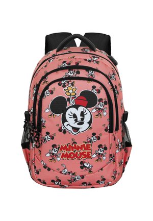 Mochila rosa con múltiples estampados de Minnie Mouse, un gran gráfico de Minnie con una flor y bolsillos laterales de malla. Correas ajustables negras.
