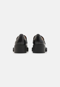 COACH LEAH QUILTED LOAFER - Mokasīni - black