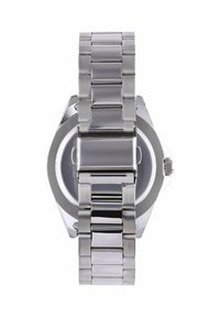 Metallarmbanduhr mit einem polierten silbernen Edelstahlarmband, achteckigem Zifferblatt und minimalistischem Design. Verfügt über ein transparentes Zifferblatt.