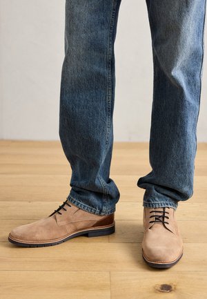 Pensko med snøring - beige