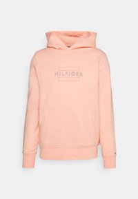 Felpa rosa chiaro con tasca frontale e logo contornato "HILFIGER" centrato sul petto, maniche lunghe e cappuccio attaccato.