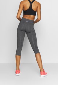 Reebok Träningsshorts 3/4-längd - dark grey