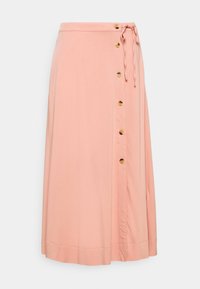 Vaaleanpunainen midi-wrap-hame, jossa on sivupainikkeet ja sidottava vyöhoysi, valmistettu kevyestä kankaasta.