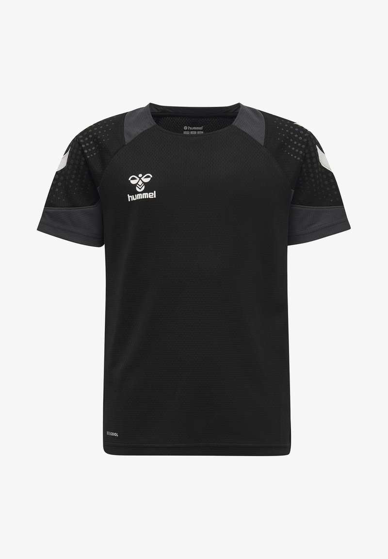 Sort sportskjorte med kortærmer, mesh-paneler og rund halsudskæring. Har et hvidt "hummel" logo på brystet og teksturerede detaljer på ærmerne.