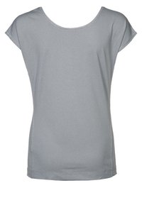 Camiseta gris de manga corta con escote amplio, textura suave y dobladillo recto. Detalle de costura mínima en las costuras.