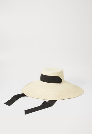 Un chapeau de paille à large bord de couleur beige clair avec un bandeau et des liens en tissu noir, doté d'une finition texturée.